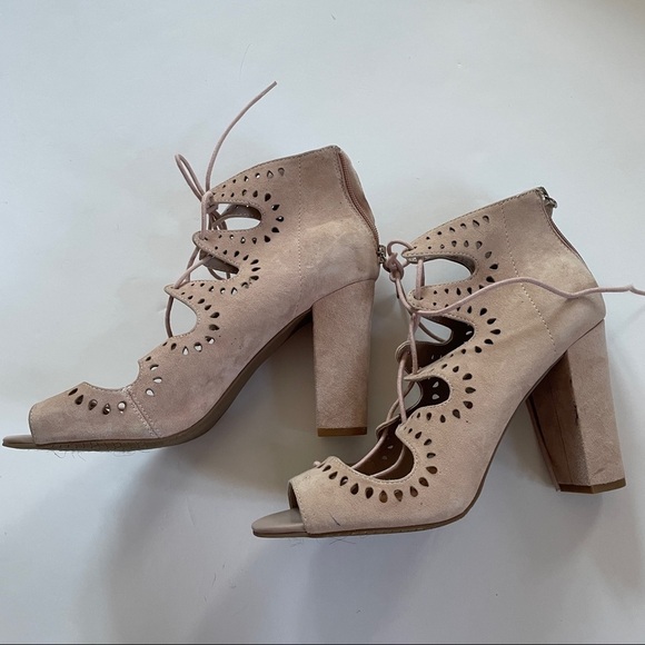 14th & Union Creamy Tan Laser Cutout Lace Up Block Heels Size 11 - Picture 5 of 10